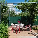 House Garden For Two Holiday home