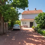 Holiday home House Garden For Two