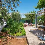 Holiday home House Garden For Two