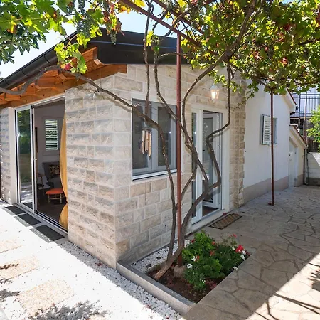House Garden For Two * Срима