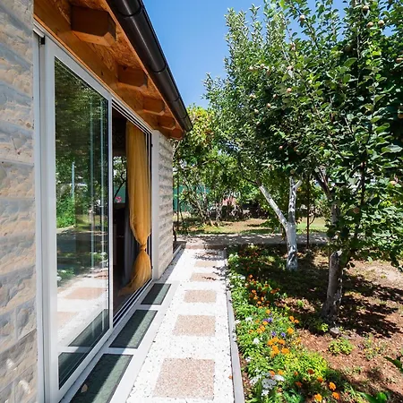 House Garden For Two Vikendica Srima