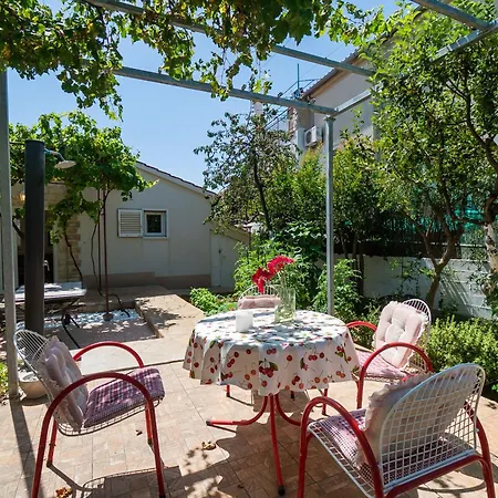 House Garden For Two