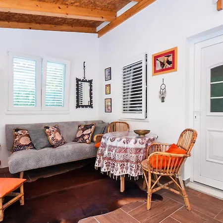 Сasa de vacaciones House Garden For Two *