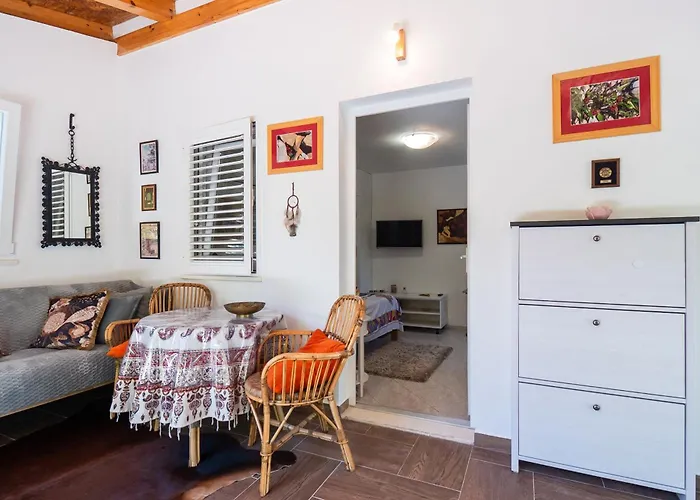 House Garden For Two Srima