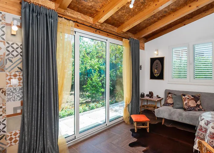 Vakantiehuis House Garden For Two Srima