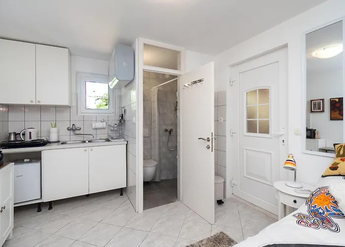 House Garden For Two Vakantiehuis