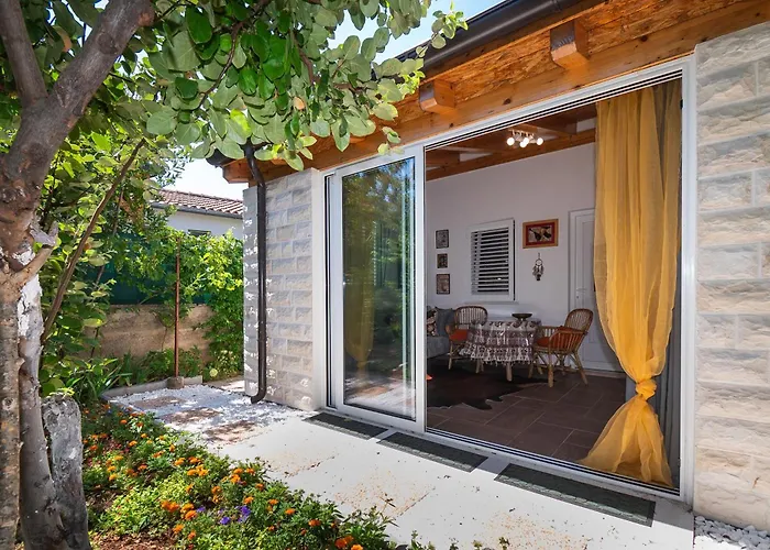 House Garden For Two