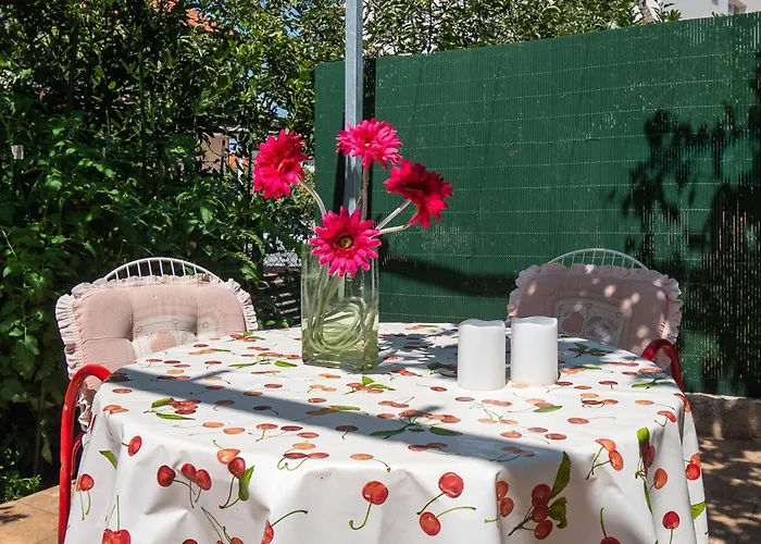 House Garden For Two Vakantiehuis Srima