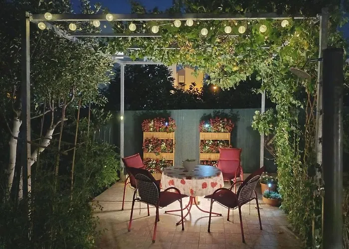 Vakantiehuis House Garden For Two Srima